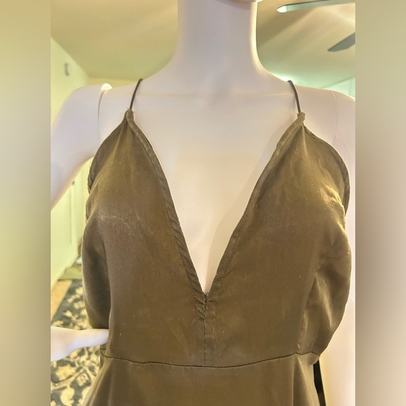 PRETTYLITTLETHING
Beccie Khaki Extreme Split
Strappy Back Maxi Dress - Picture 10 of 12